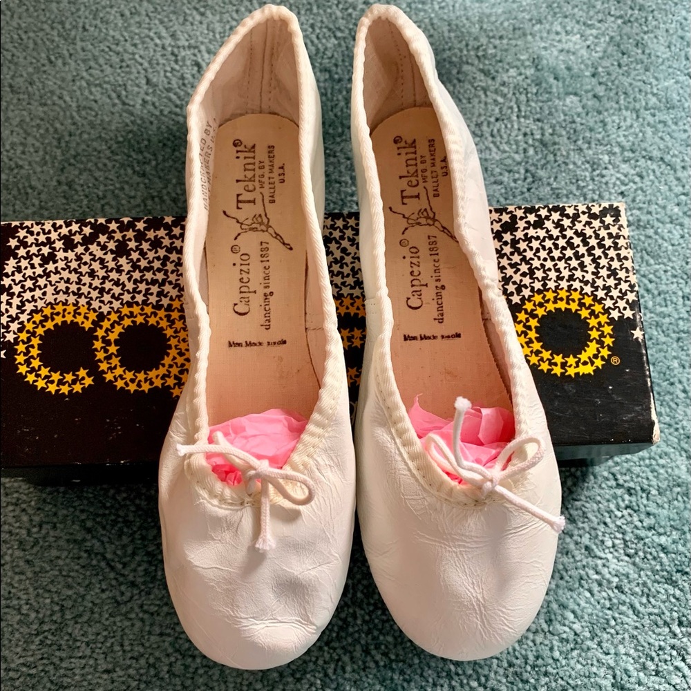 CAPEZIO WHITE BALLET SHOES